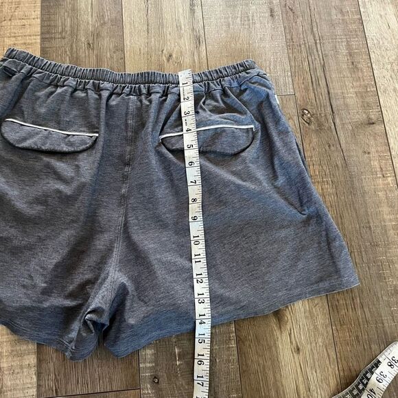 Lululemon City Skort Gray Zip
Pockets Pleated Shorts Women's
Size 10 - Picture 5 of 10